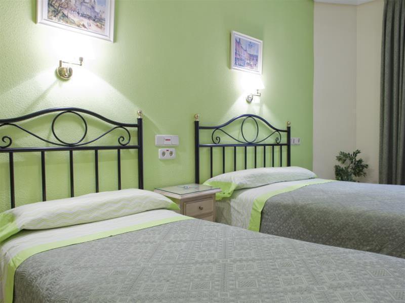 מדריד Hostal Los Alpes מראה חיצוני תמונה
