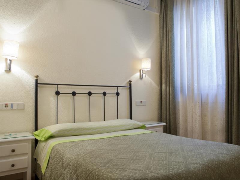 מדריד Hostal Los Alpes מראה חיצוני תמונה