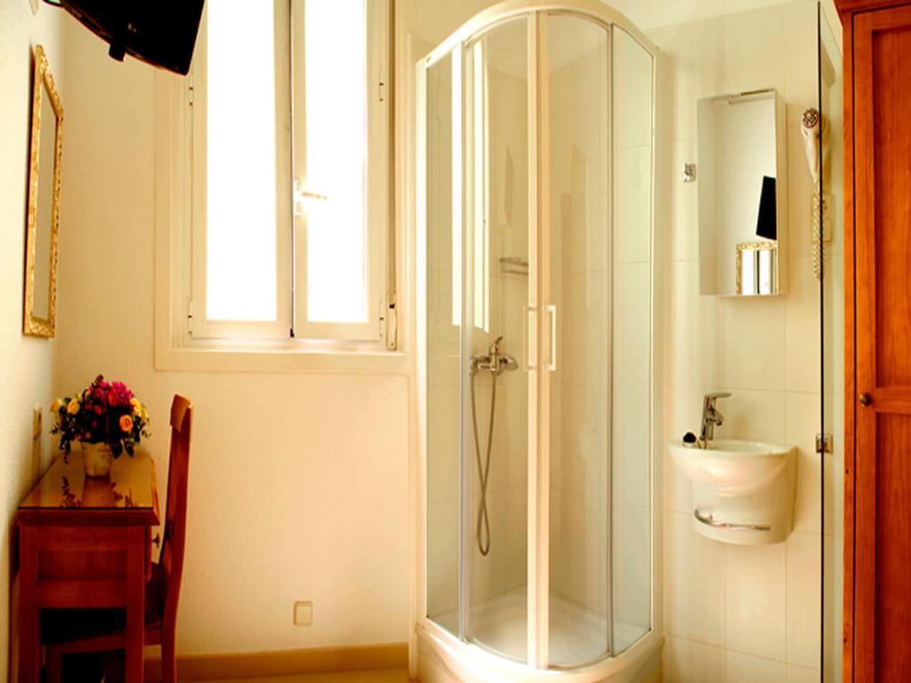 מדריד Hostal Los Alpes חדר תמונה