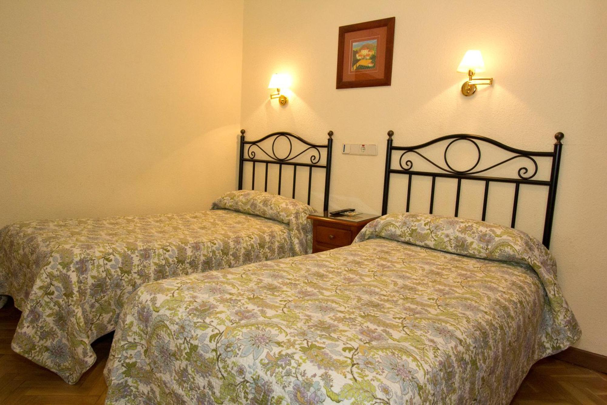 מדריד Hostal Los Alpes חדר תמונה