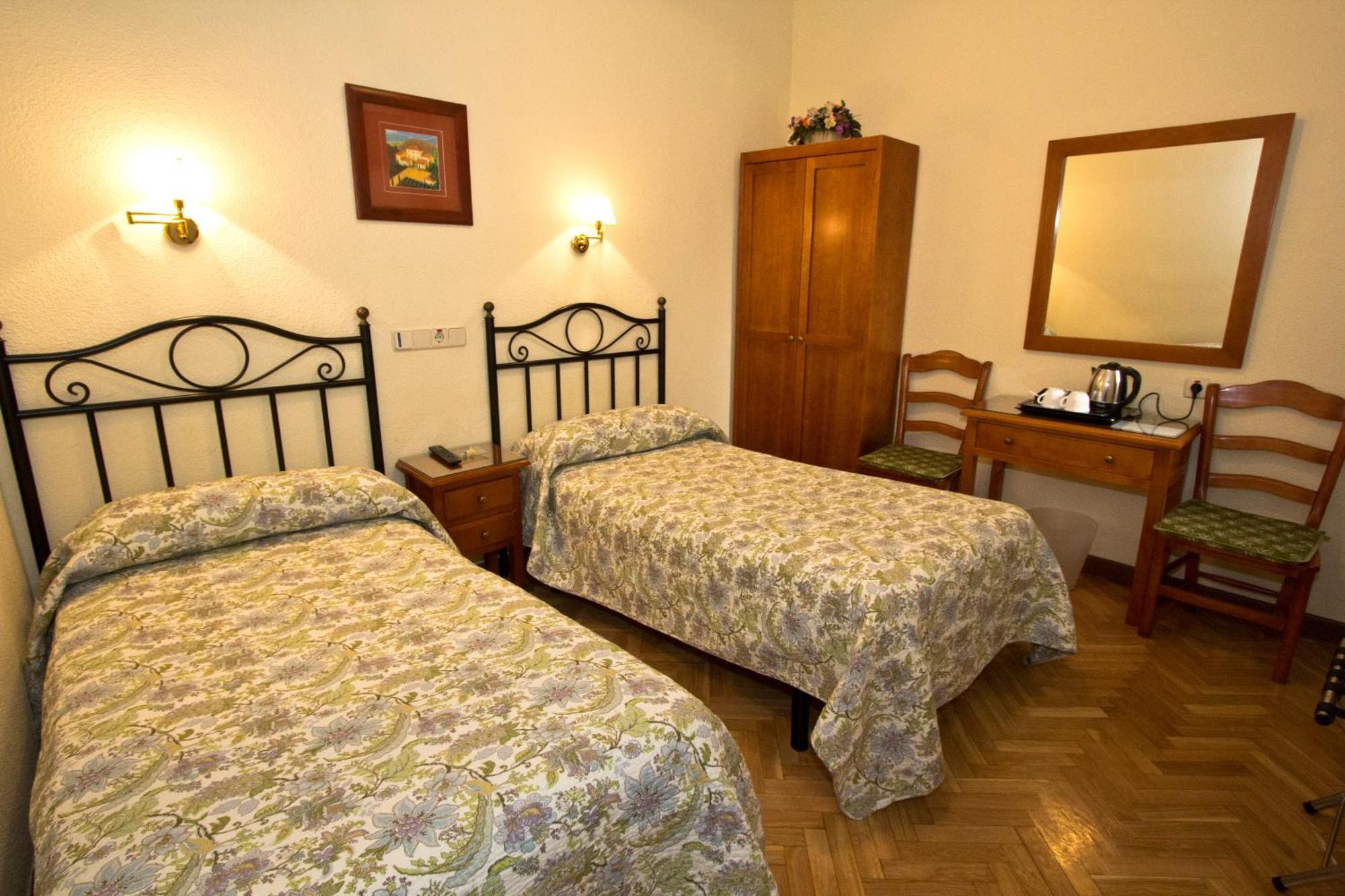 מדריד Hostal Los Alpes חדר תמונה