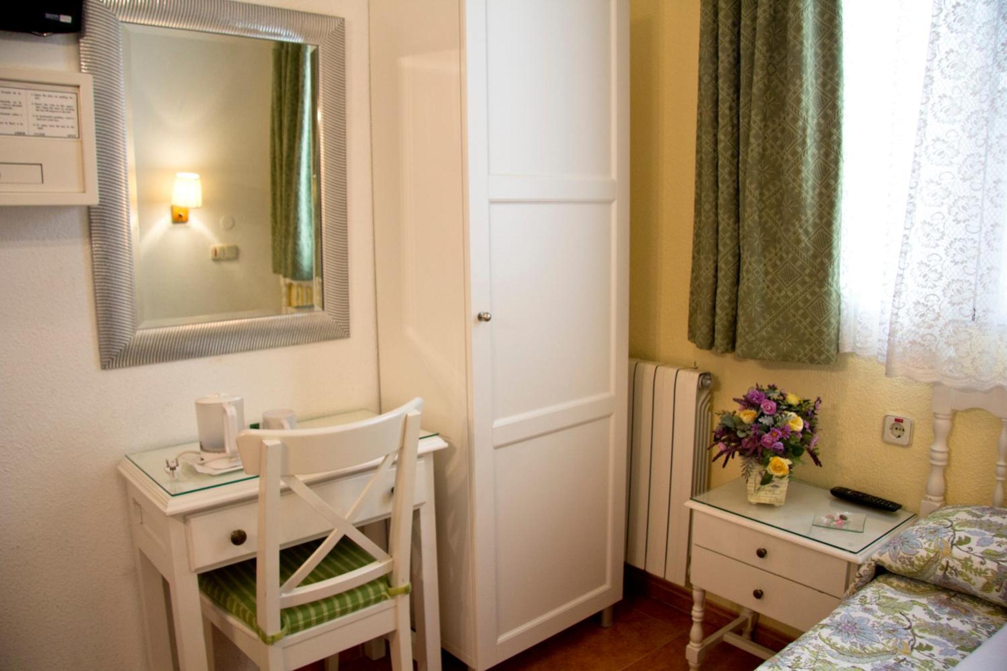 מדריד Hostal Los Alpes חדר תמונה
