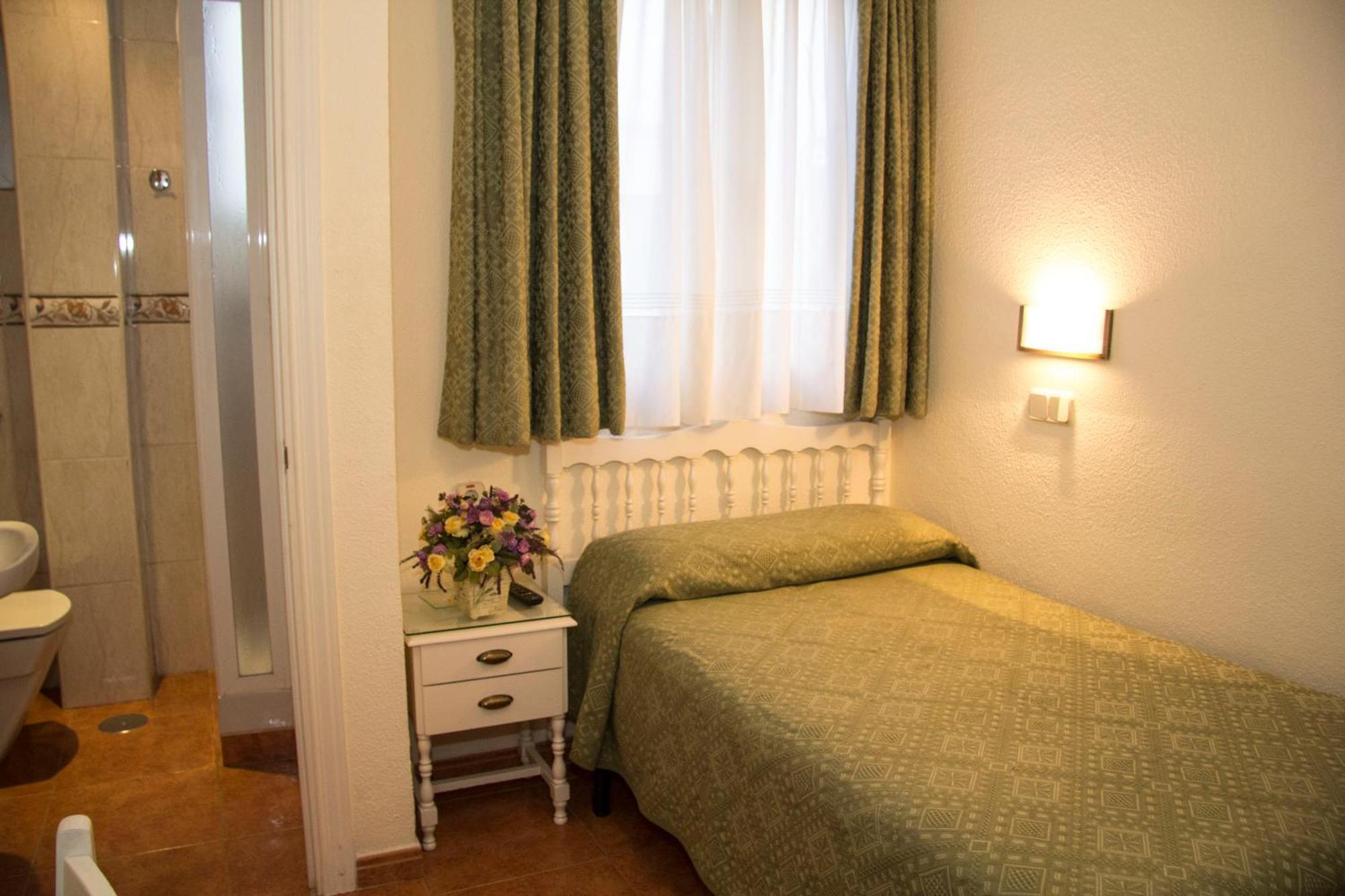 מדריד Hostal Los Alpes חדר תמונה