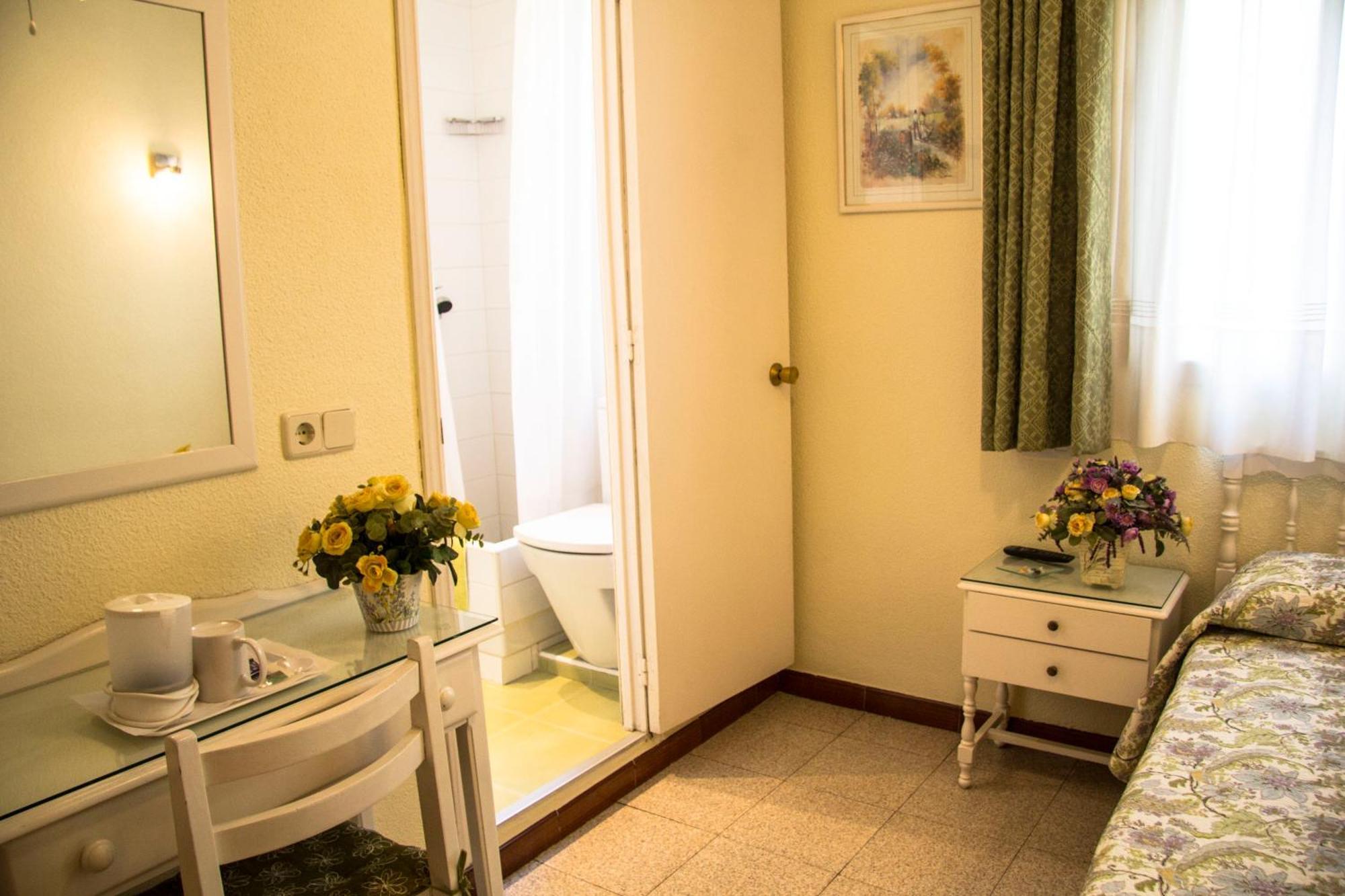מדריד Hostal Los Alpes חדר תמונה