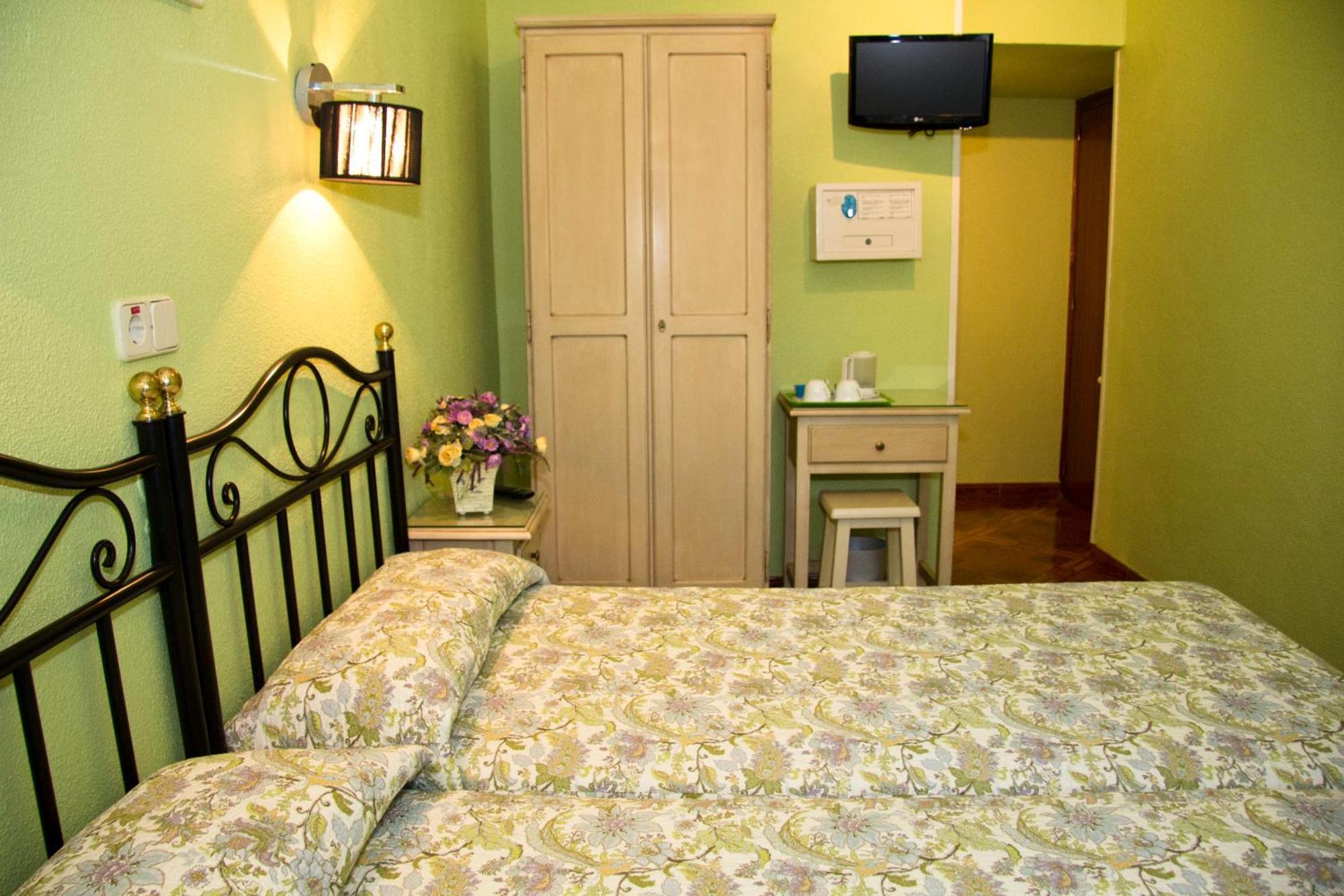 מדריד Hostal Los Alpes חדר תמונה