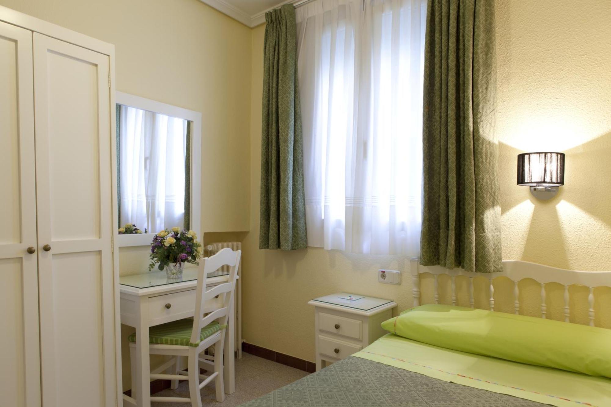 מדריד Hostal Los Alpes חדר תמונה