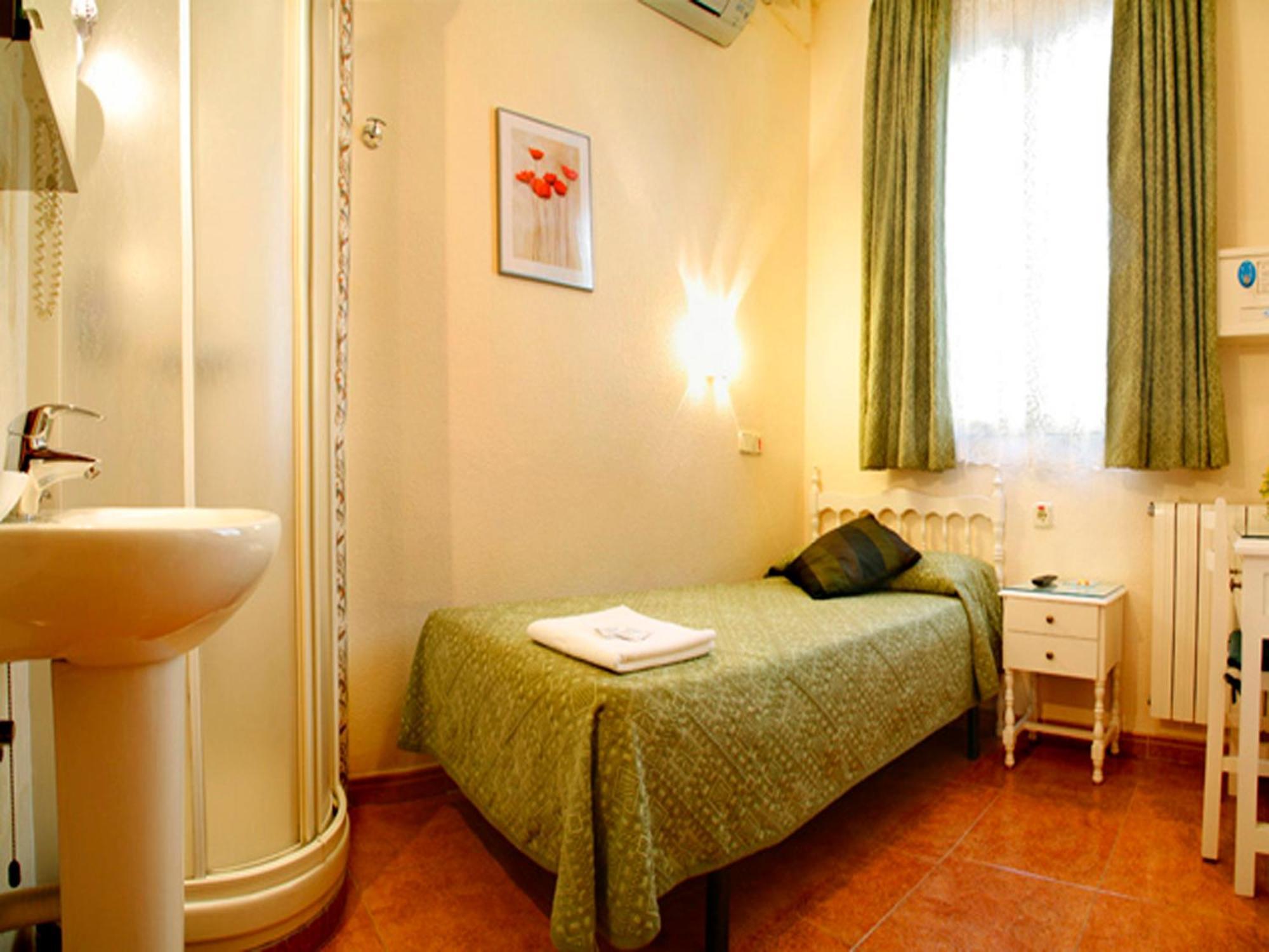 מדריד Hostal Los Alpes חדר תמונה