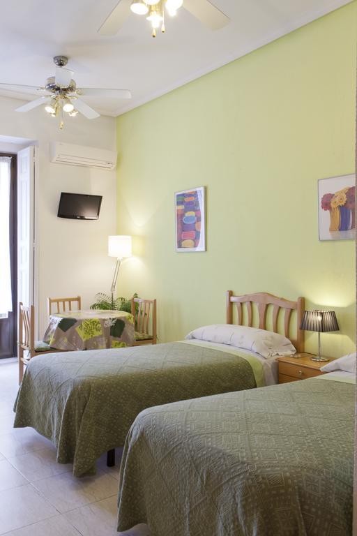 מדריד Hostal Los Alpes מראה חיצוני תמונה