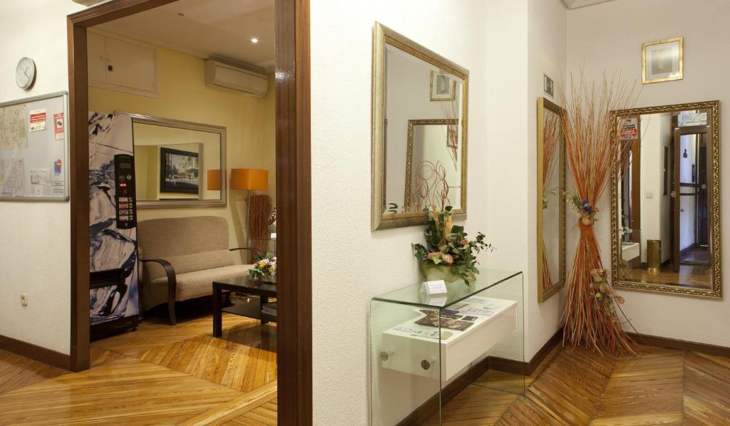 מדריד Hostal Los Alpes מראה חיצוני תמונה