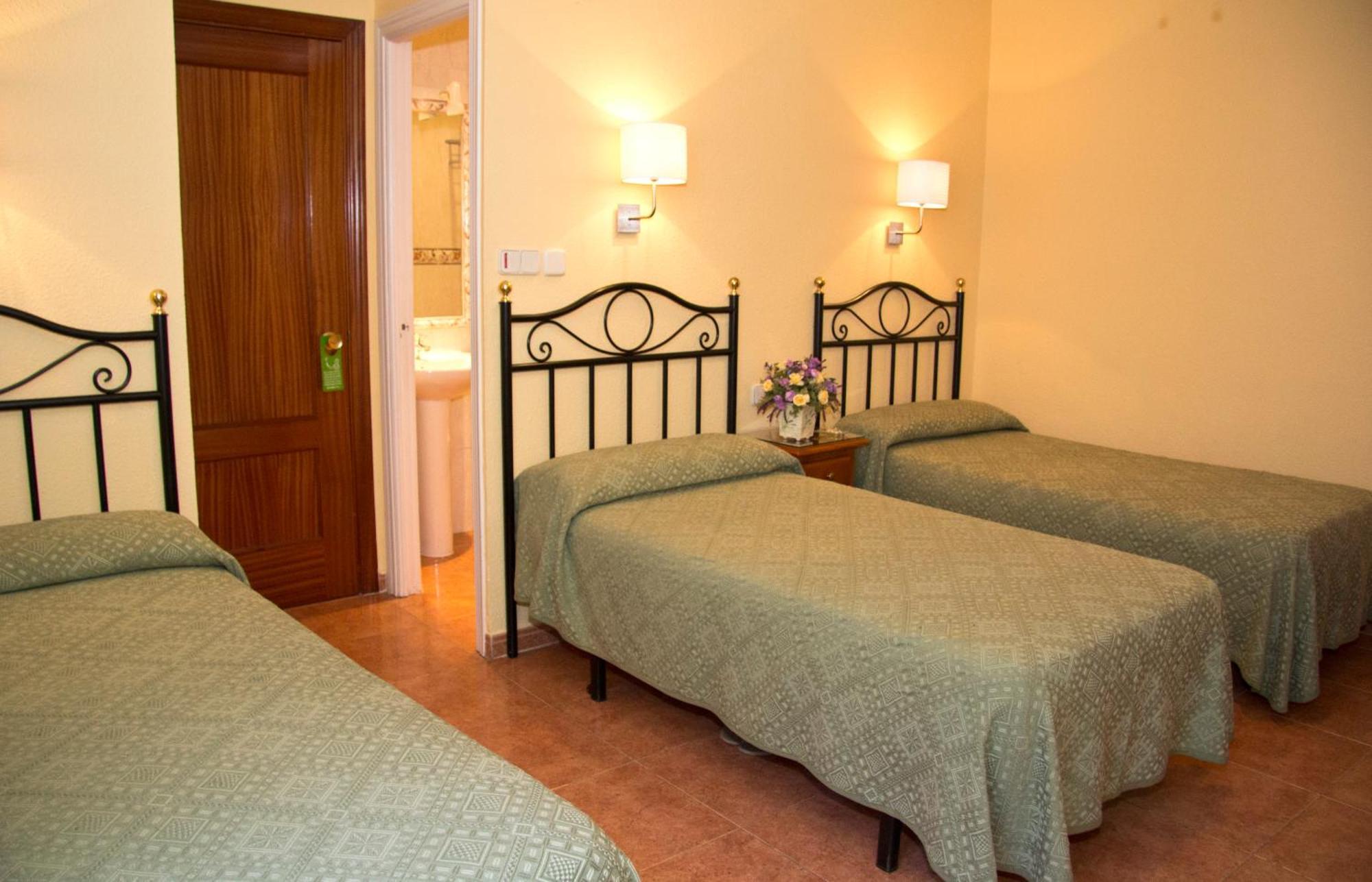 מדריד Hostal Los Alpes מראה חיצוני תמונה
