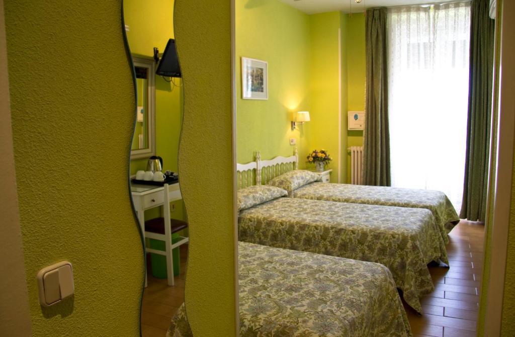 מדריד Hostal Los Alpes חדר תמונה